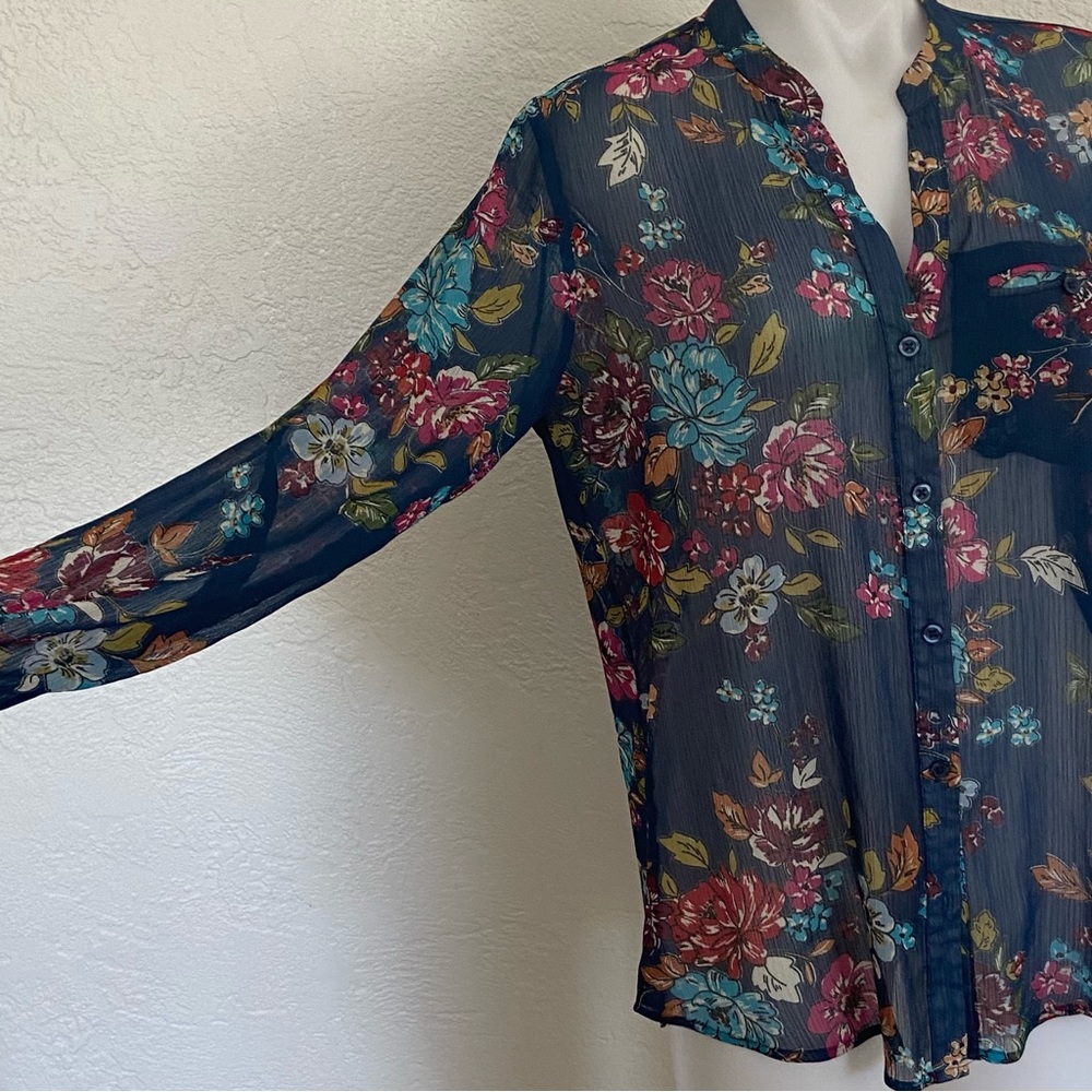 3/$25 KUT Semi Sheer Romantic Floral Blouse M - Picture 4 of 6